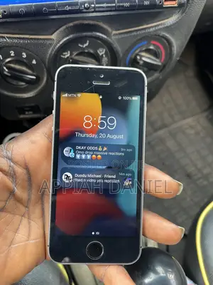 Apple iPhone SE 16 GB Black