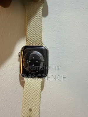 Apple Watches Series 6, 7, 8, Se 2nd Gen