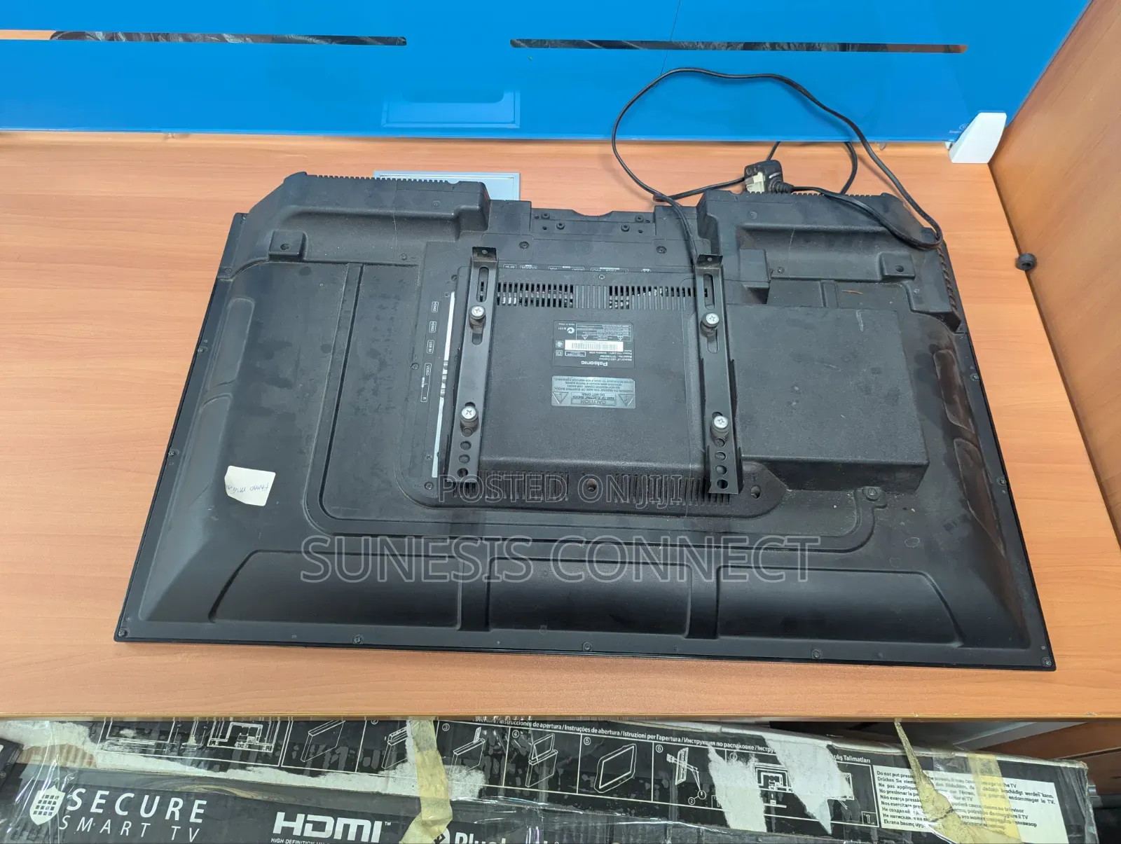 Palsonic 32-Inch Television [TV Set]