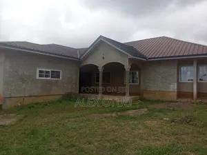5bdrm House in Alex Otuo Properties, Kumasi Metropolitan for sale