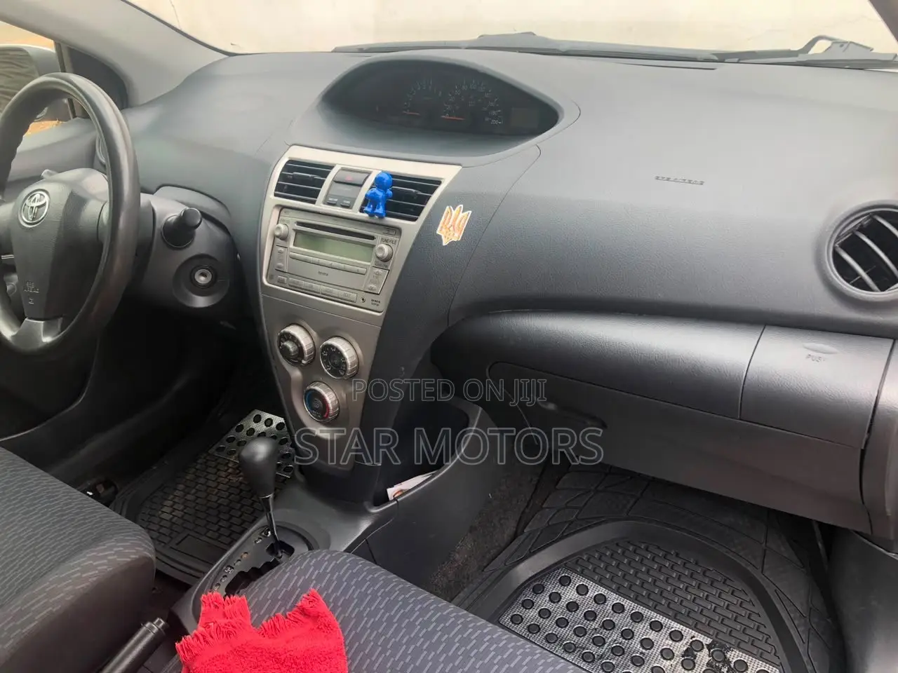 Toyota Yaris 2012 Silver