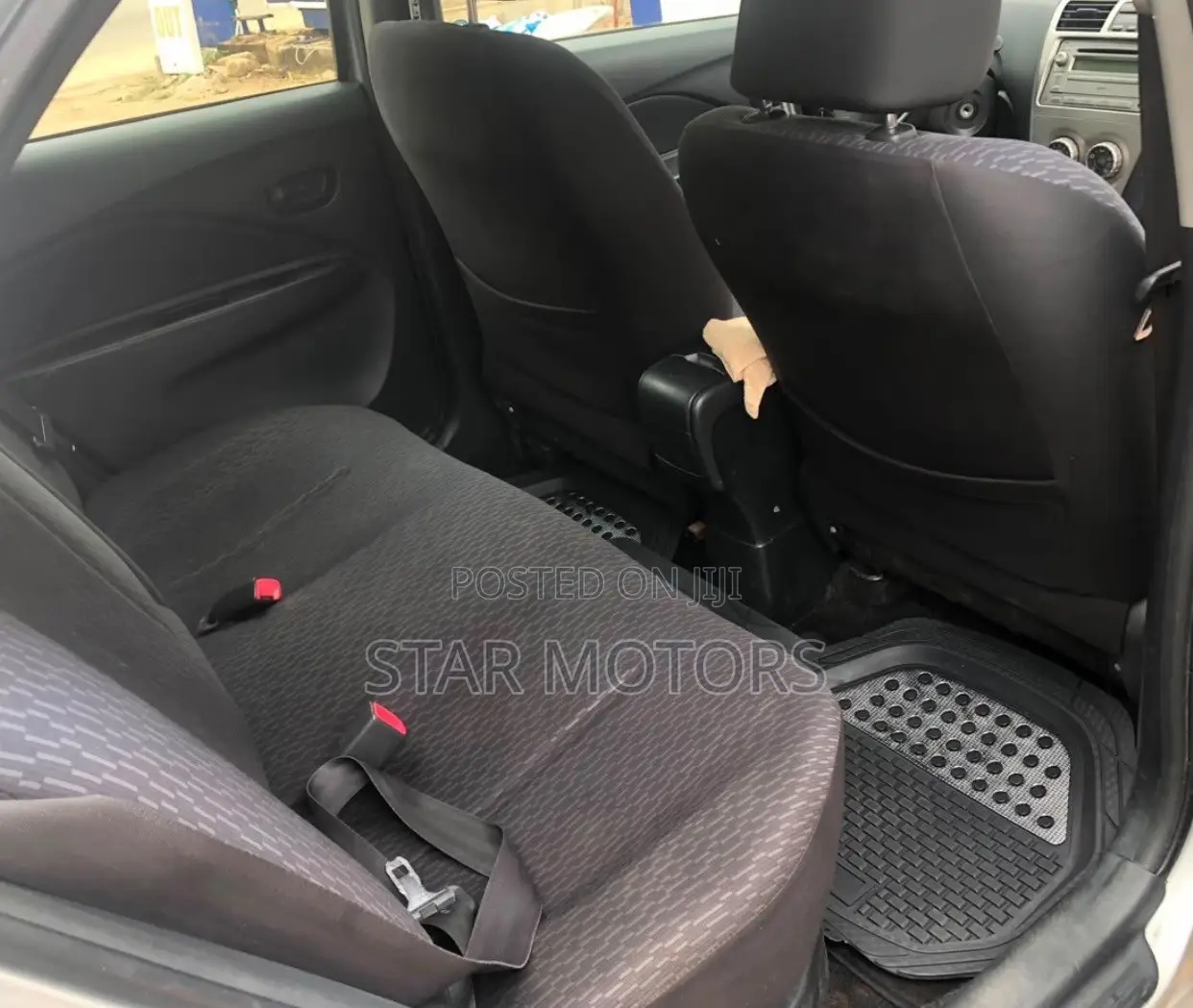 Toyota Yaris 2012 Silver