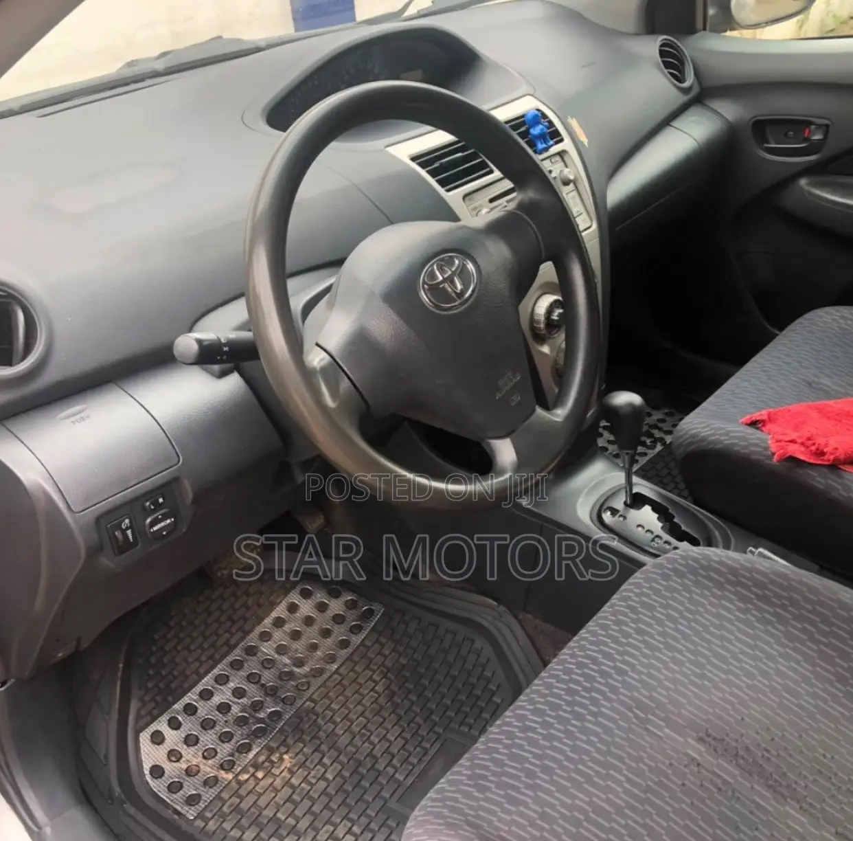 Toyota Yaris 2012 Silver