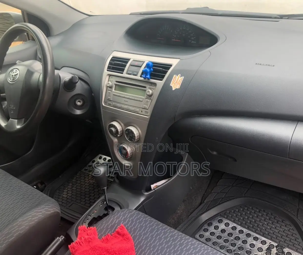 Toyota Yaris 2012 Silver