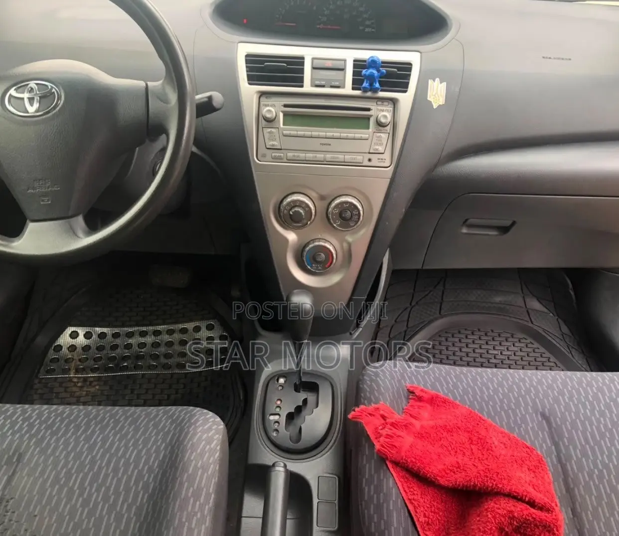Toyota Yaris 2012 Silver