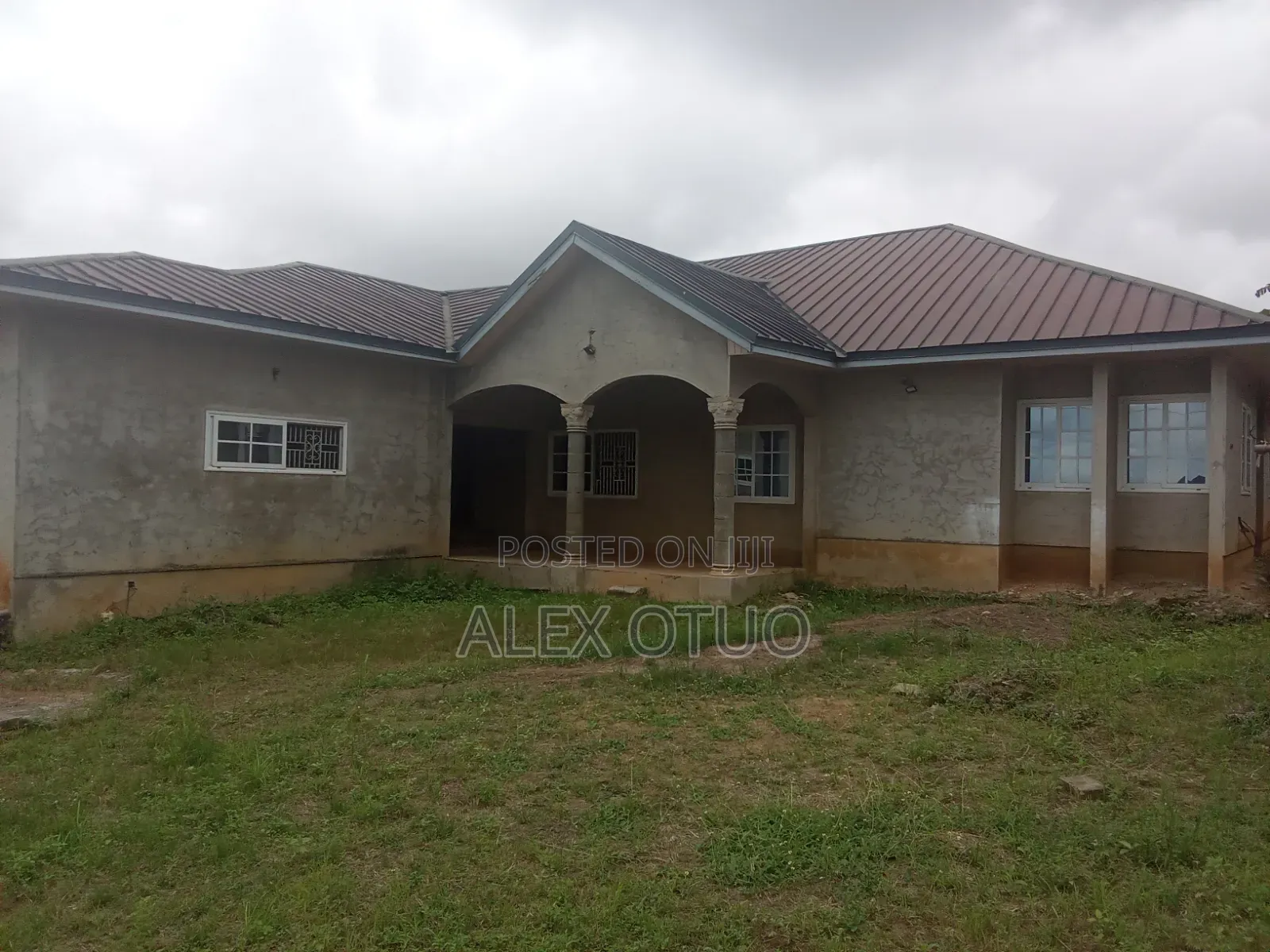 5bdrm House in Alex Otuo Properties, Kumasi Metropolitan for sale
