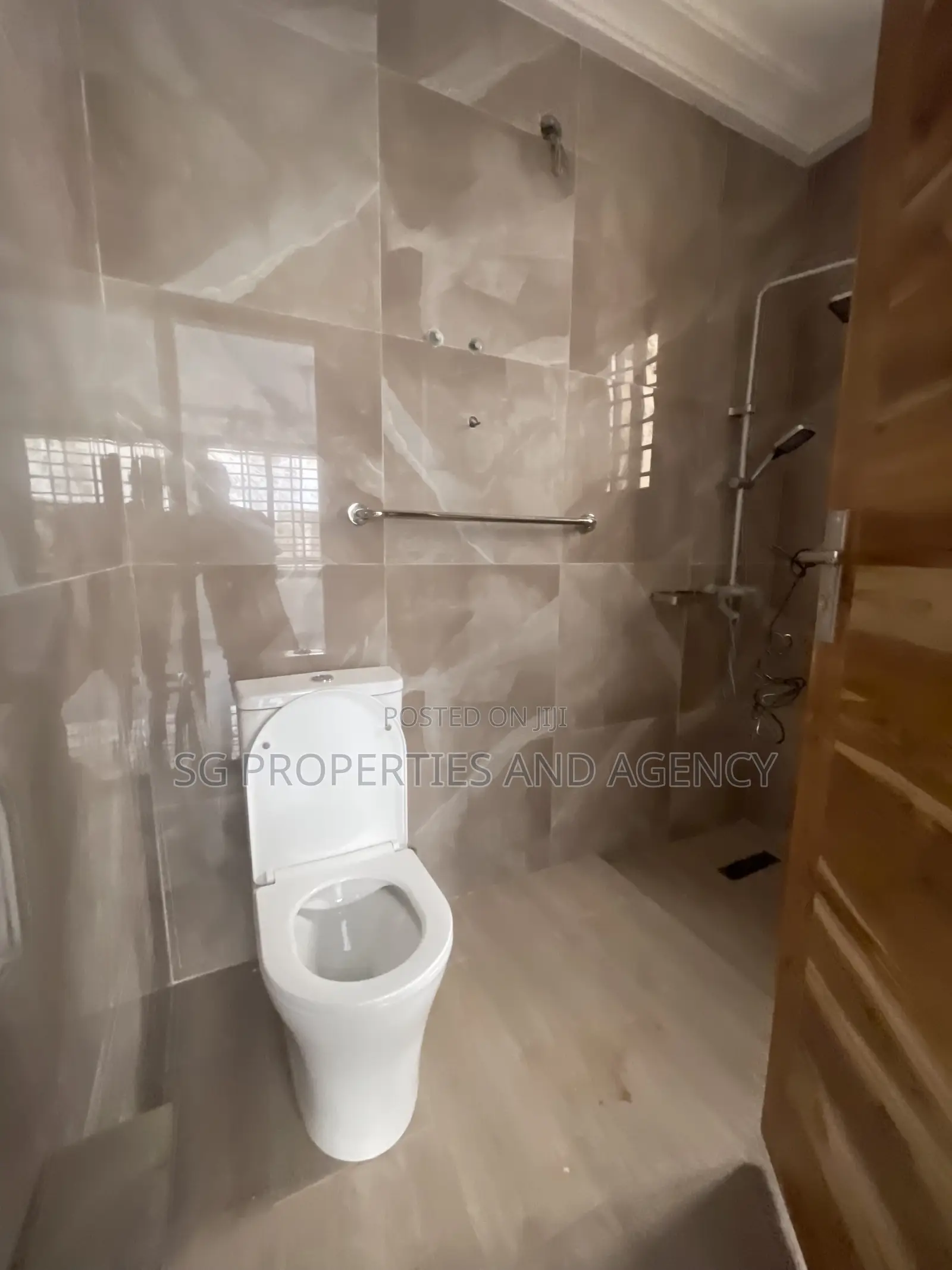 2bdrm Apartment in Lashibi, Sakumono for rent