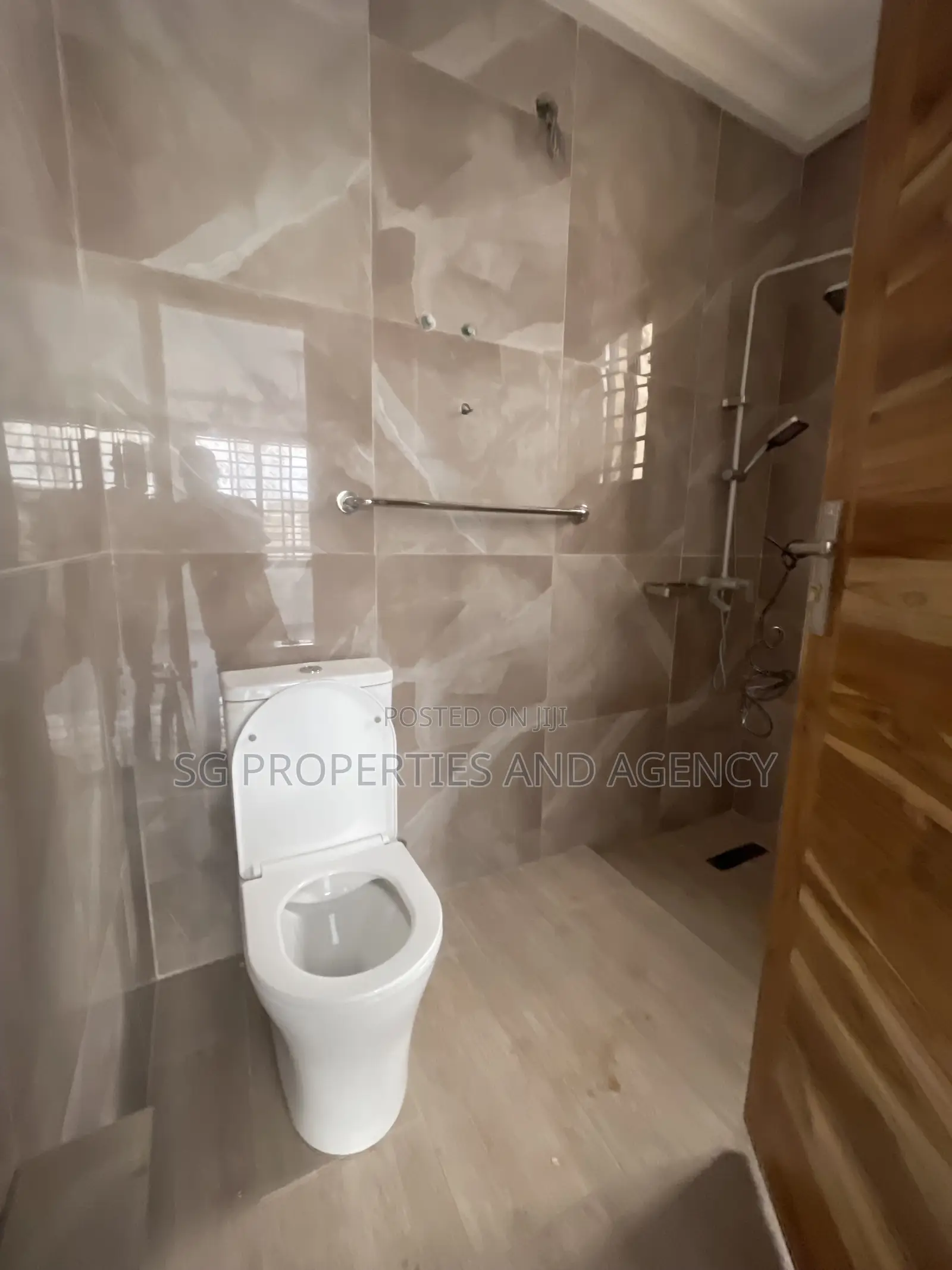 2bdrm Apartment in Lashibi, Sakumono for rent