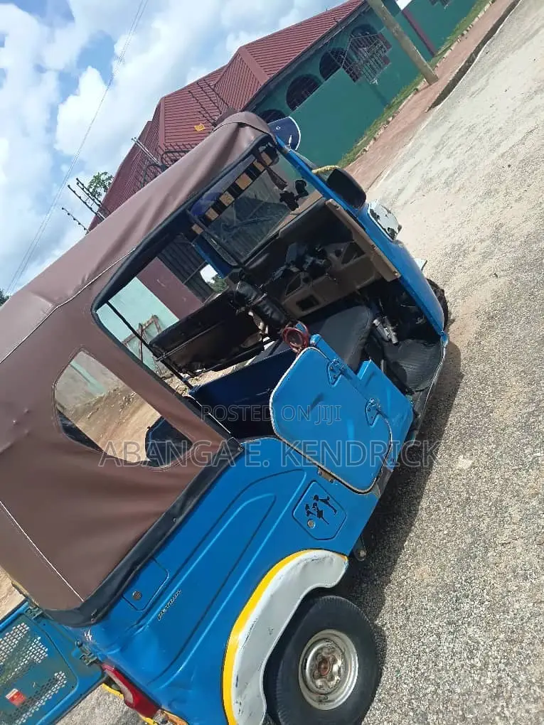Bajaj RE 2025 Blue