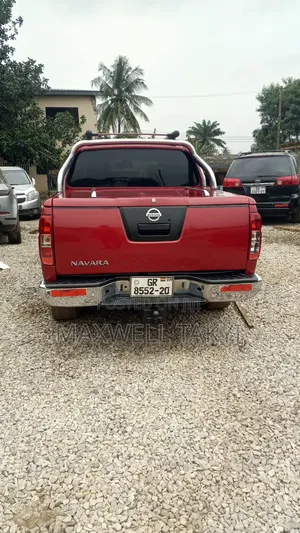 Nissan Navara 2011 Red