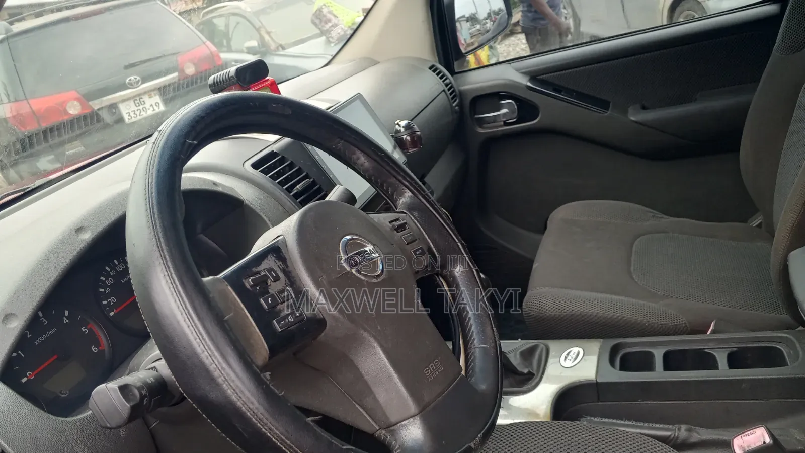 Nissan Navara 2011 Red
