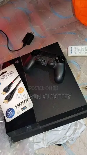 Ps4 Stndard With Two Controller and Games