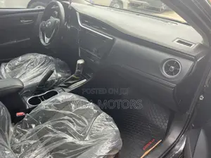 Toyota Corolla SE Special Edition 4dr Sedan (1.8L 4cyl CVT) 2017 Black