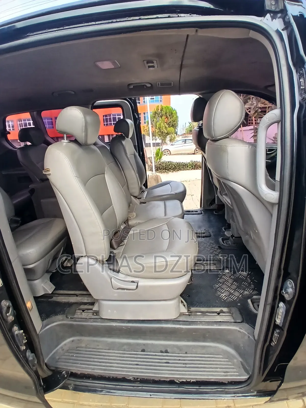 Hyundai Starex 2011 Black