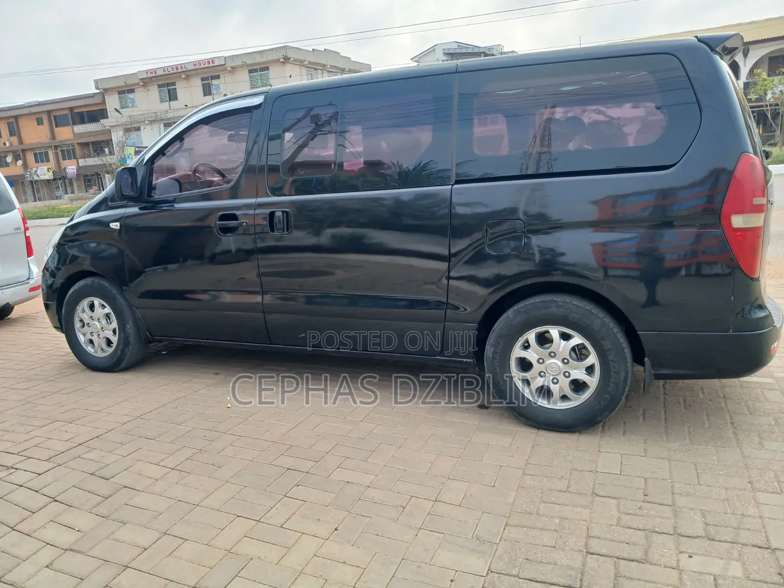 Hyundai Starex 2011 Black