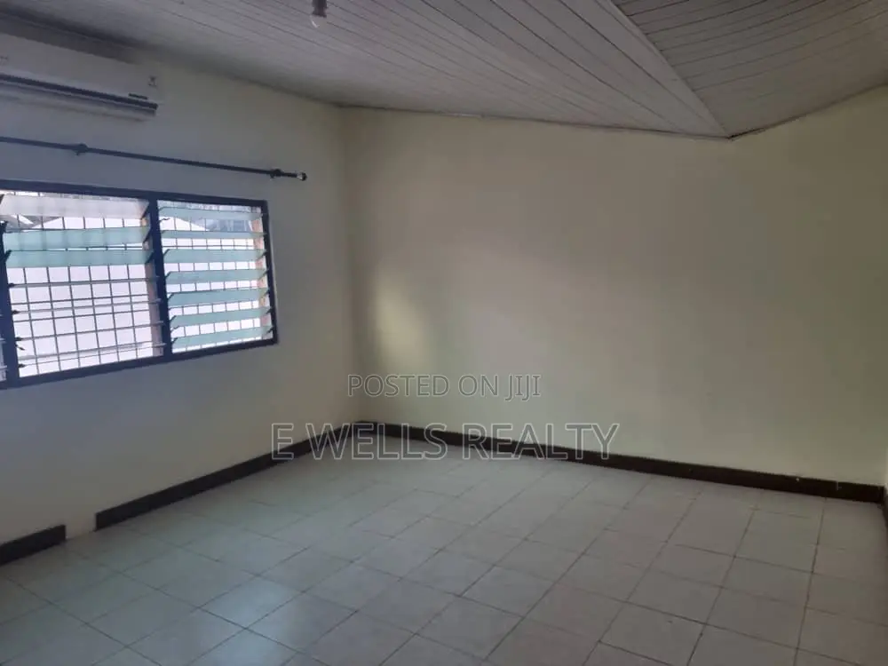 4bdrm House in Nyaniba for sale