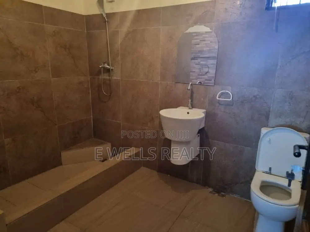 4bdrm House in Nyaniba for sale