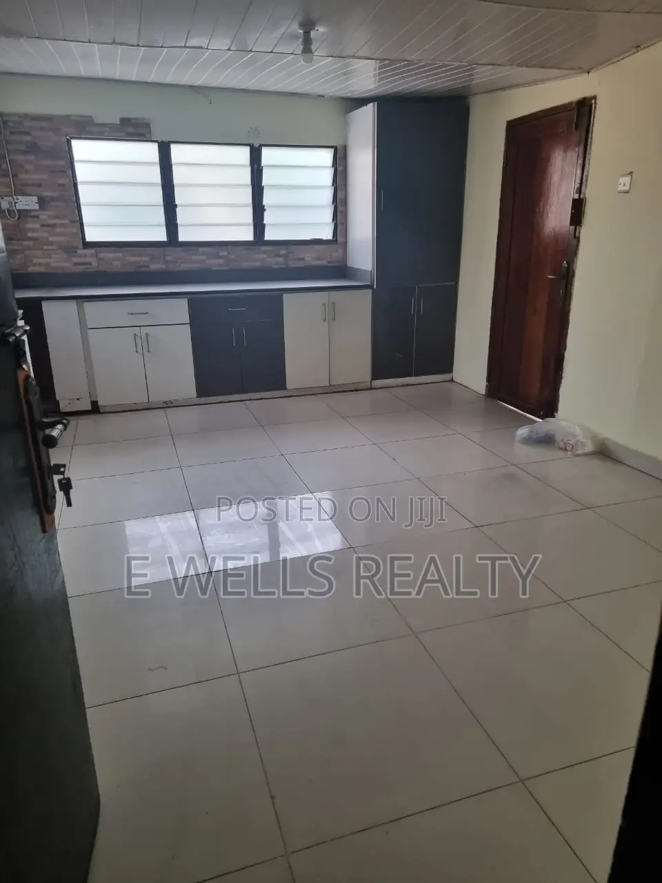 4bdrm House in Nyaniba for sale