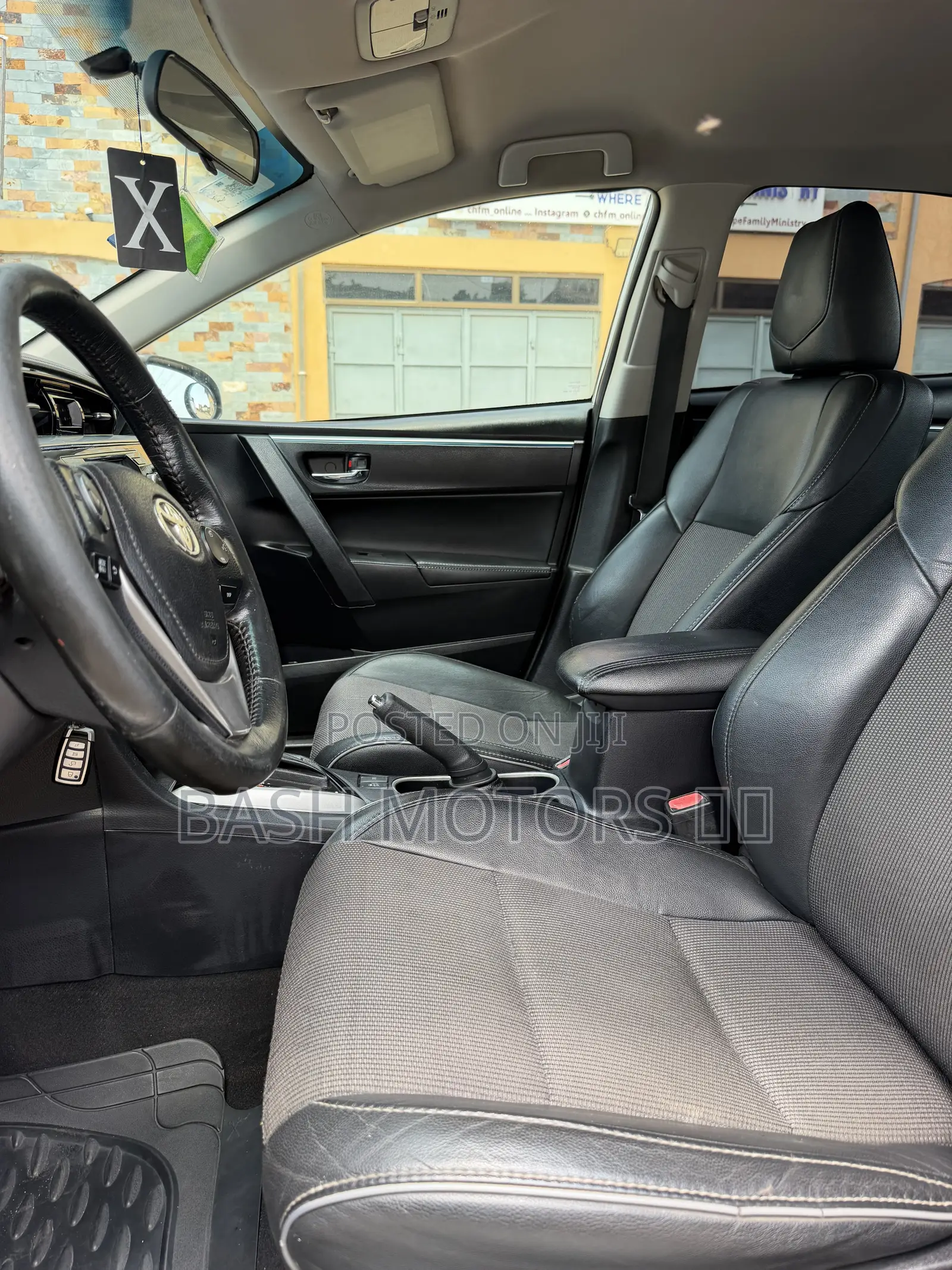 Toyota Corolla S 4dr Sedan (1.8L 4cyl CVT) 2015 White