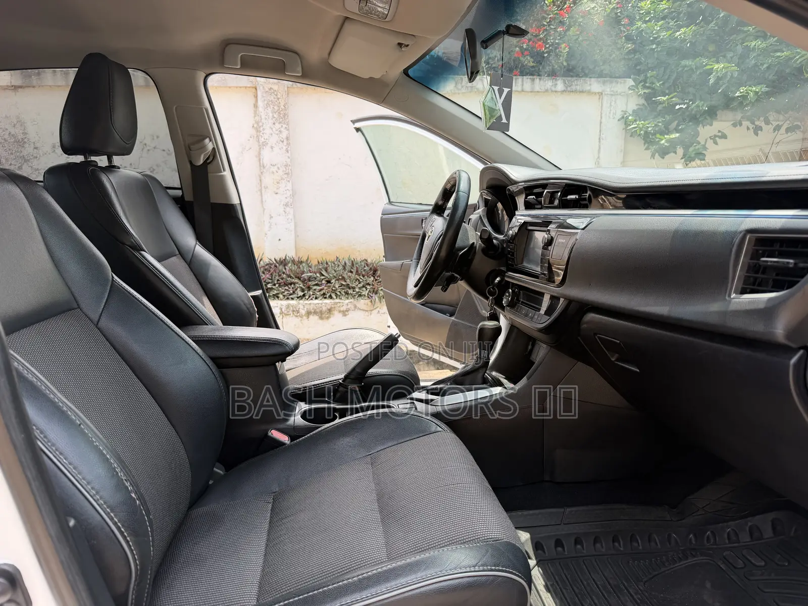 Toyota Corolla S 4dr Sedan (1.8L 4cyl CVT) 2015 White