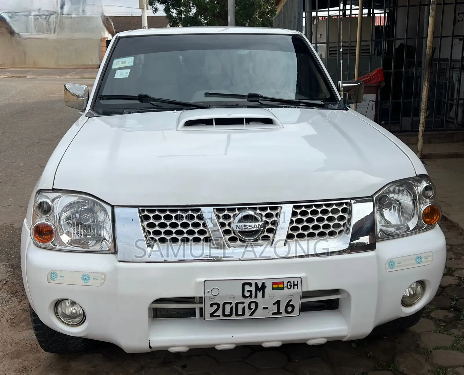 Nissan Hardbody 2012 White