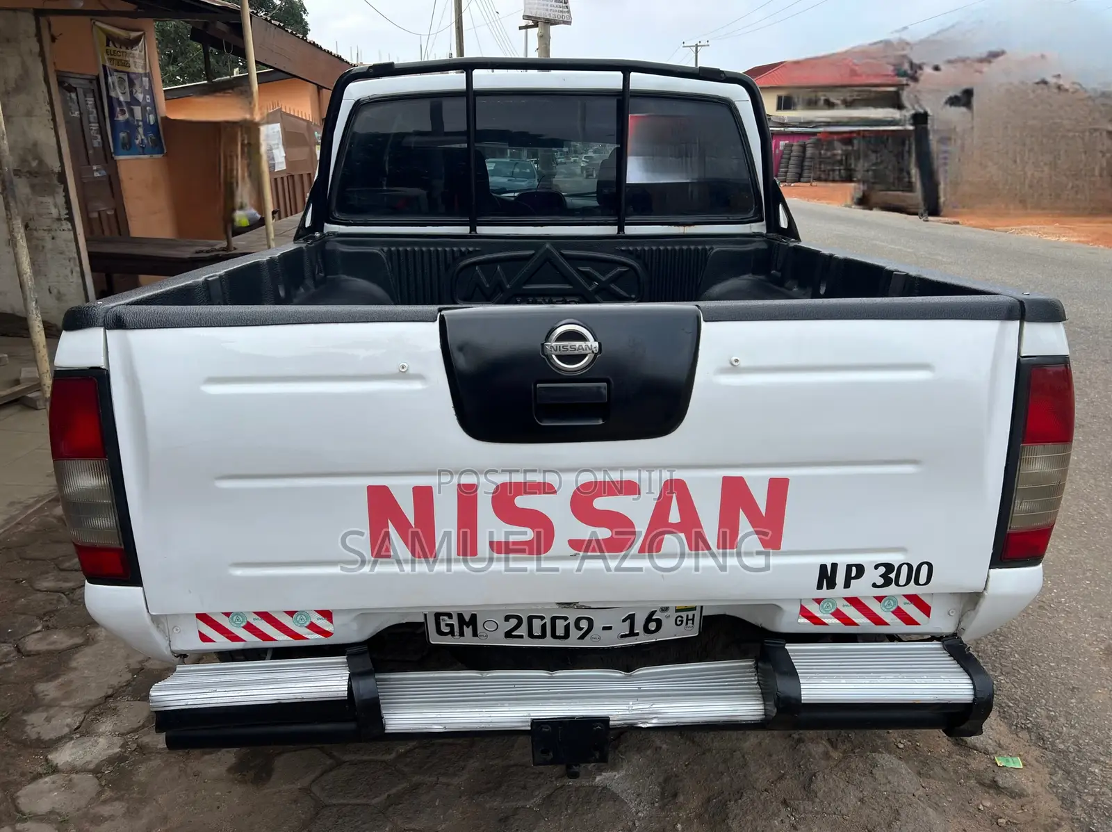 Nissan Hardbody 2012 White