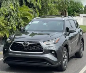 Toyota Highlander XLE AWD 2023 Gray
