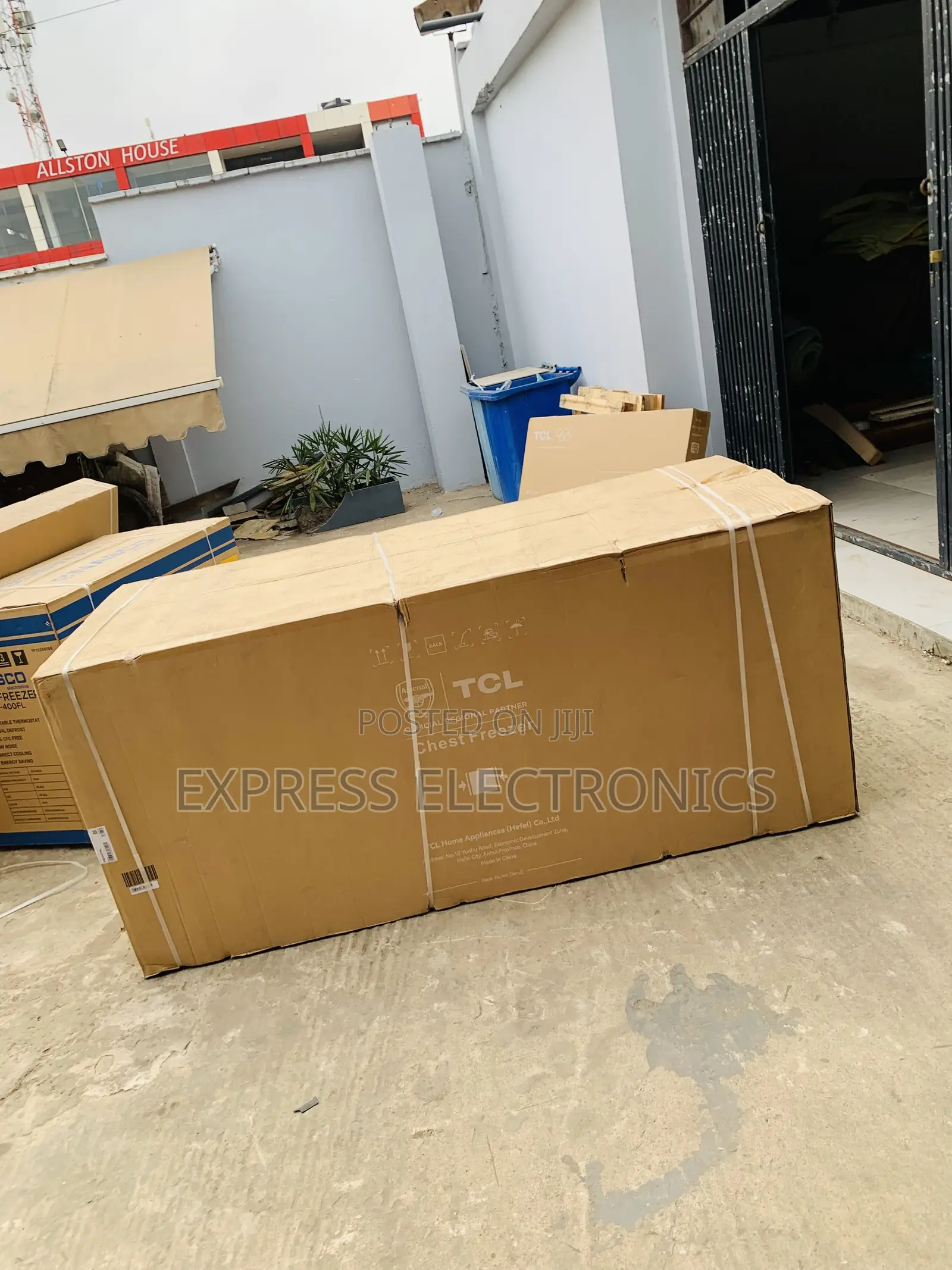 TCL 708 LTRS Double Door Chest Freezer – White (F920CFSL)