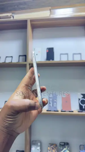 Apple iPhone XR 64 GB White