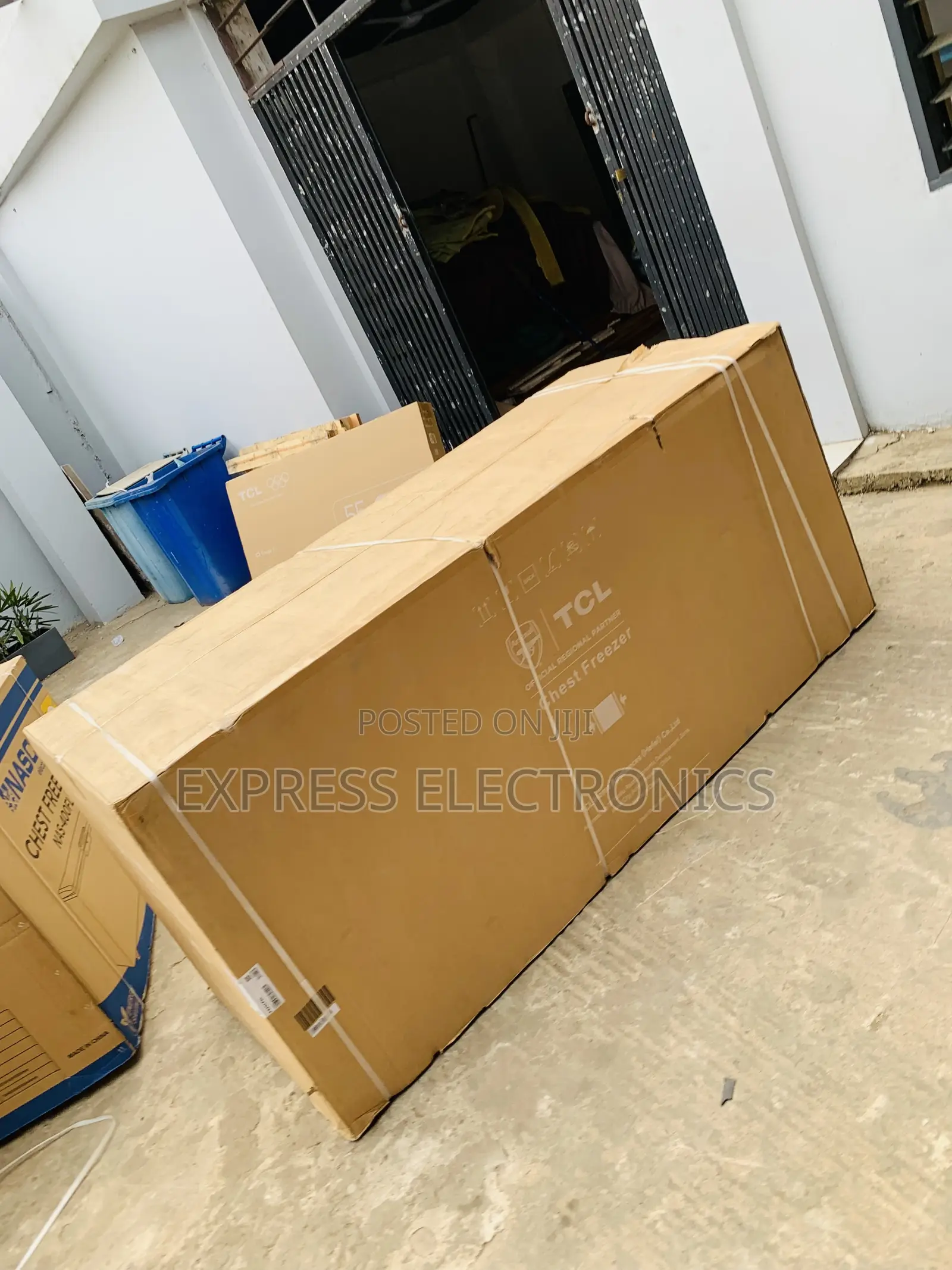 Highly Recommended TCL 708 LTRS Double Door Chest Freezer – (F920CFSL)