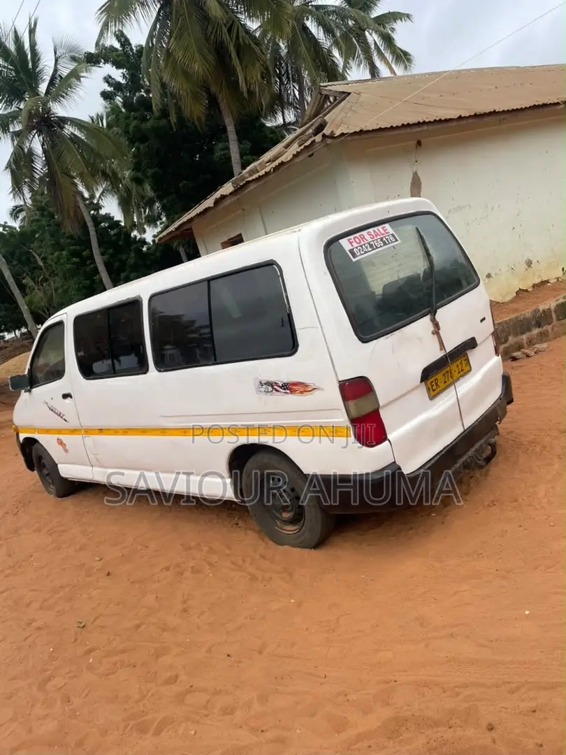 Toyota HiAce 2009 White