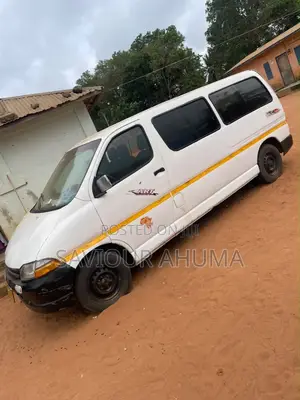 Toyota HiAce 2009 White