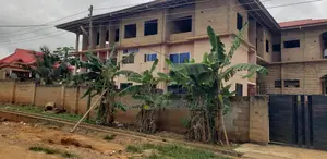 20bdrm Apartment in Atwima Kwanwoma for sale