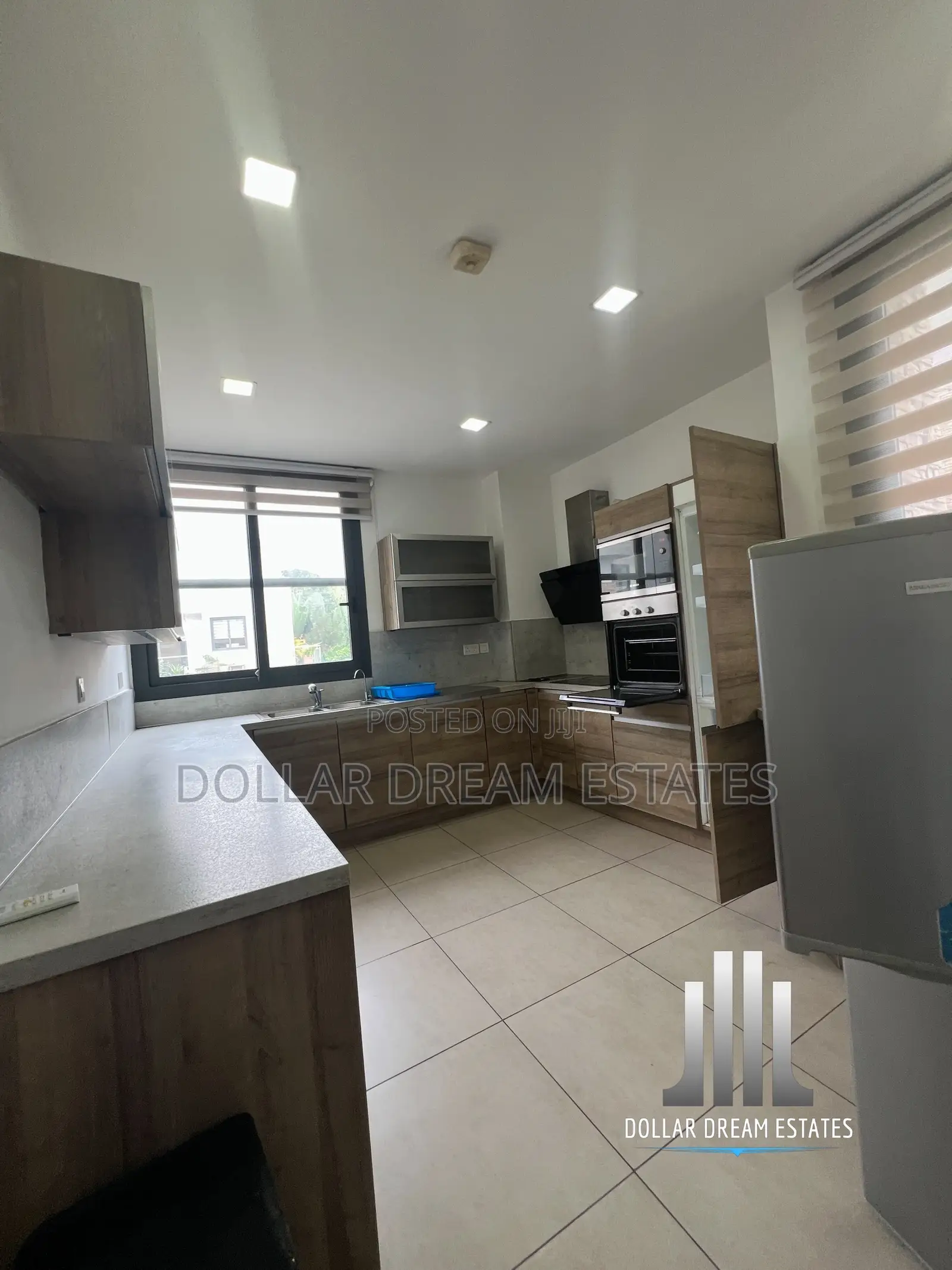 Furnished 5bdrm Townhouse / Terrace in North Ridge for rent