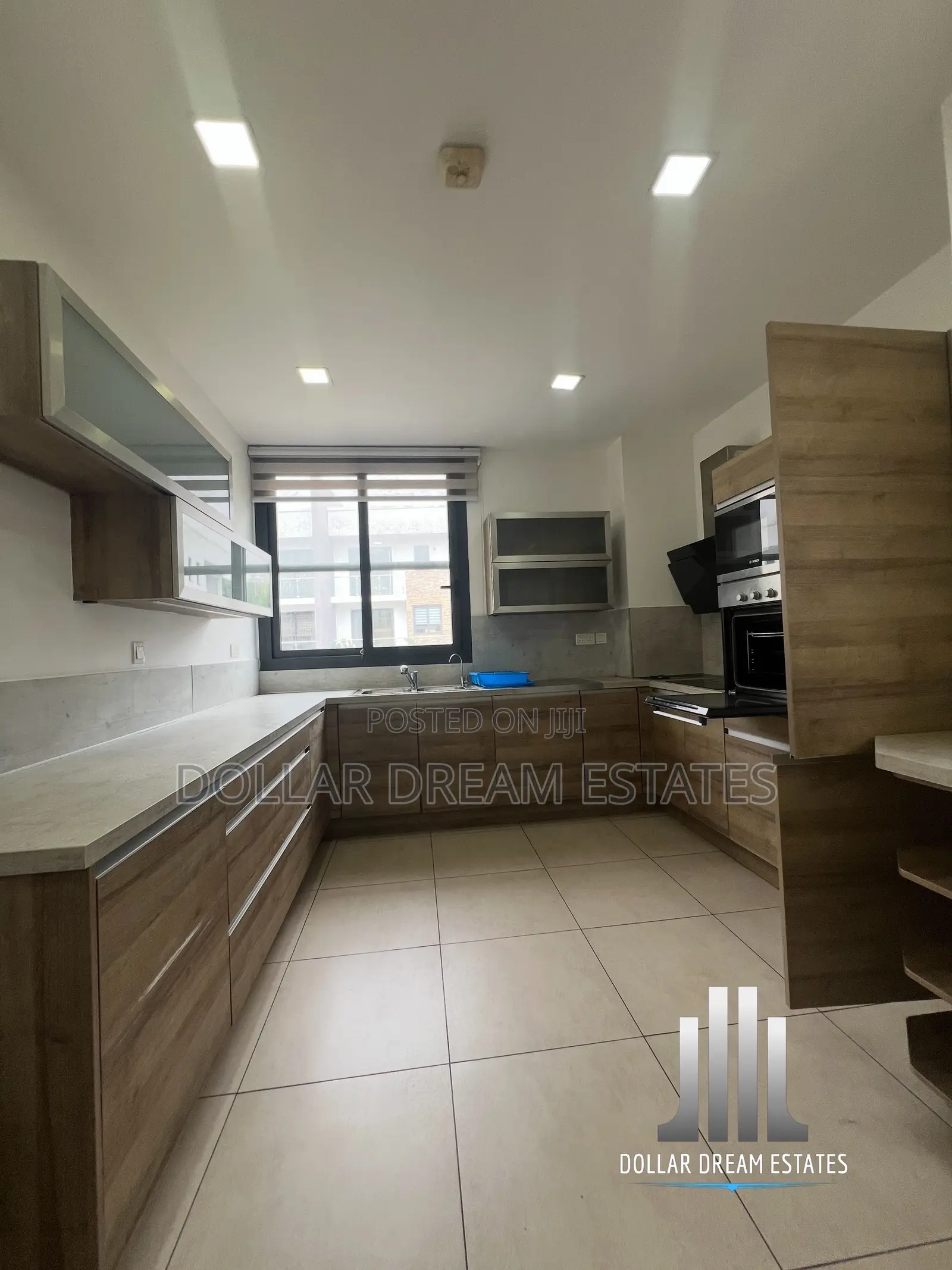 Furnished 5bdrm Townhouse / Terrace in North Ridge for rent