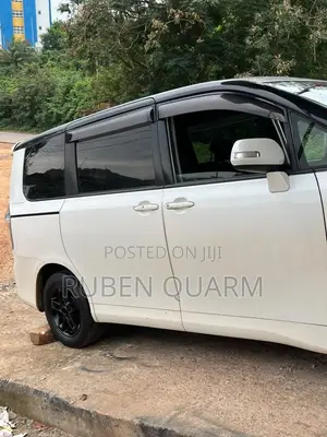 Toyota Voxy 2010 White