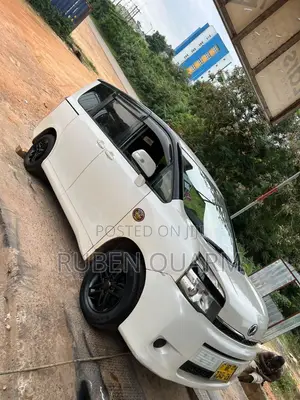 Toyota Voxy 2010 White