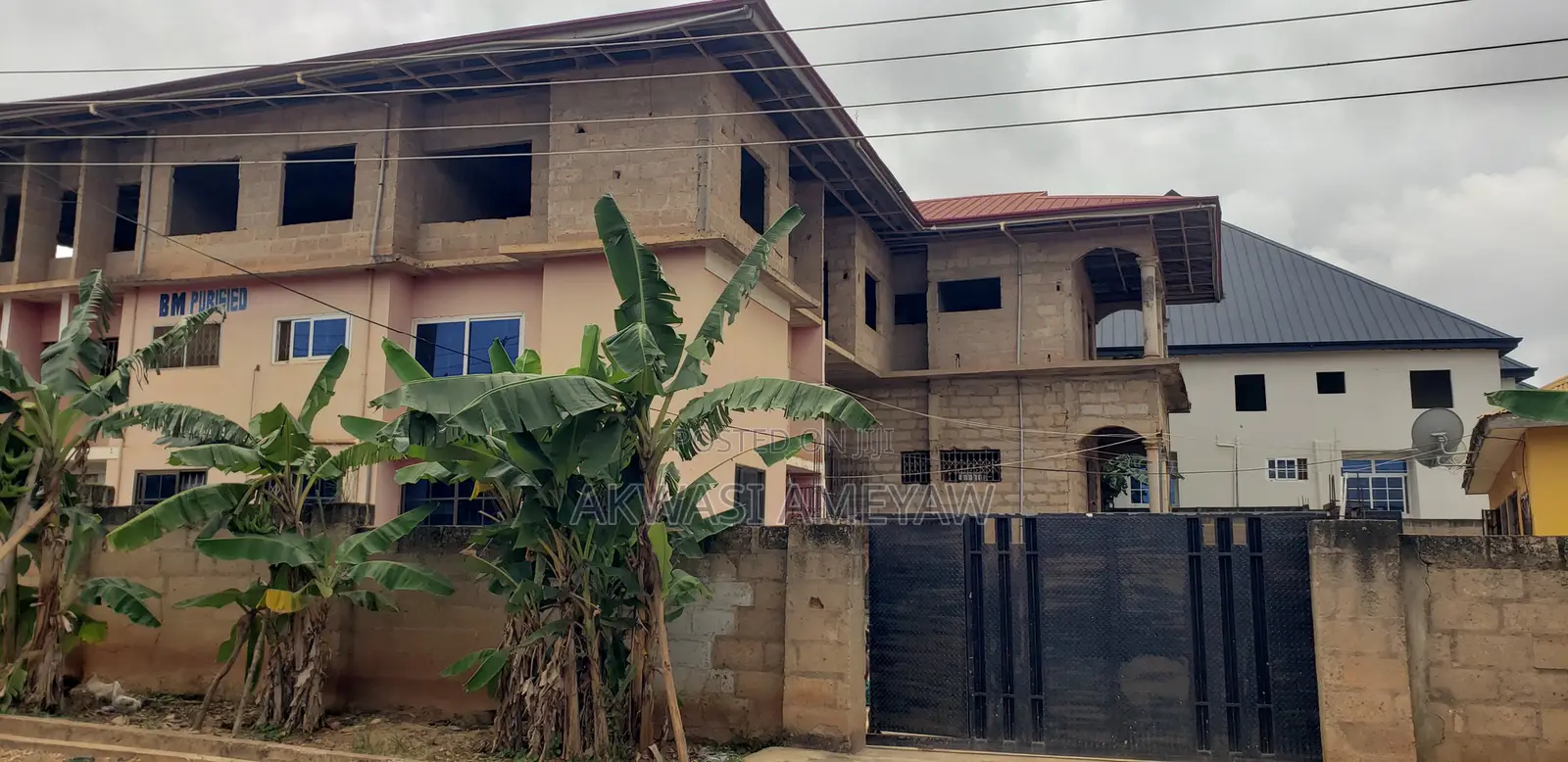 20bdrm Apartment in Atwima Kwanwoma for sale