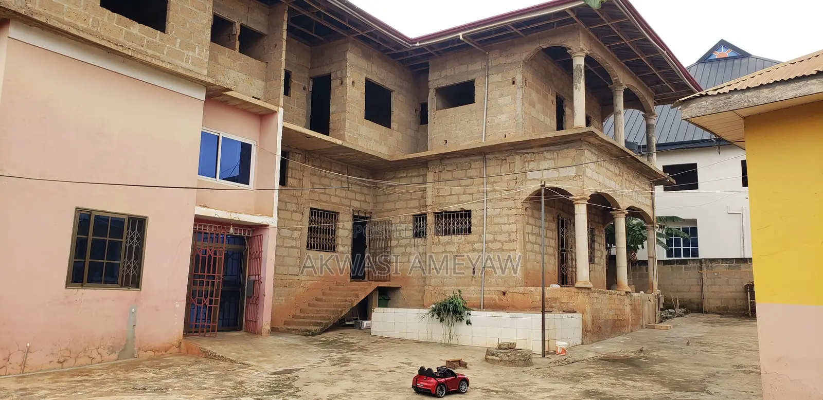20bdrm Apartment in Atwima Kwanwoma for sale