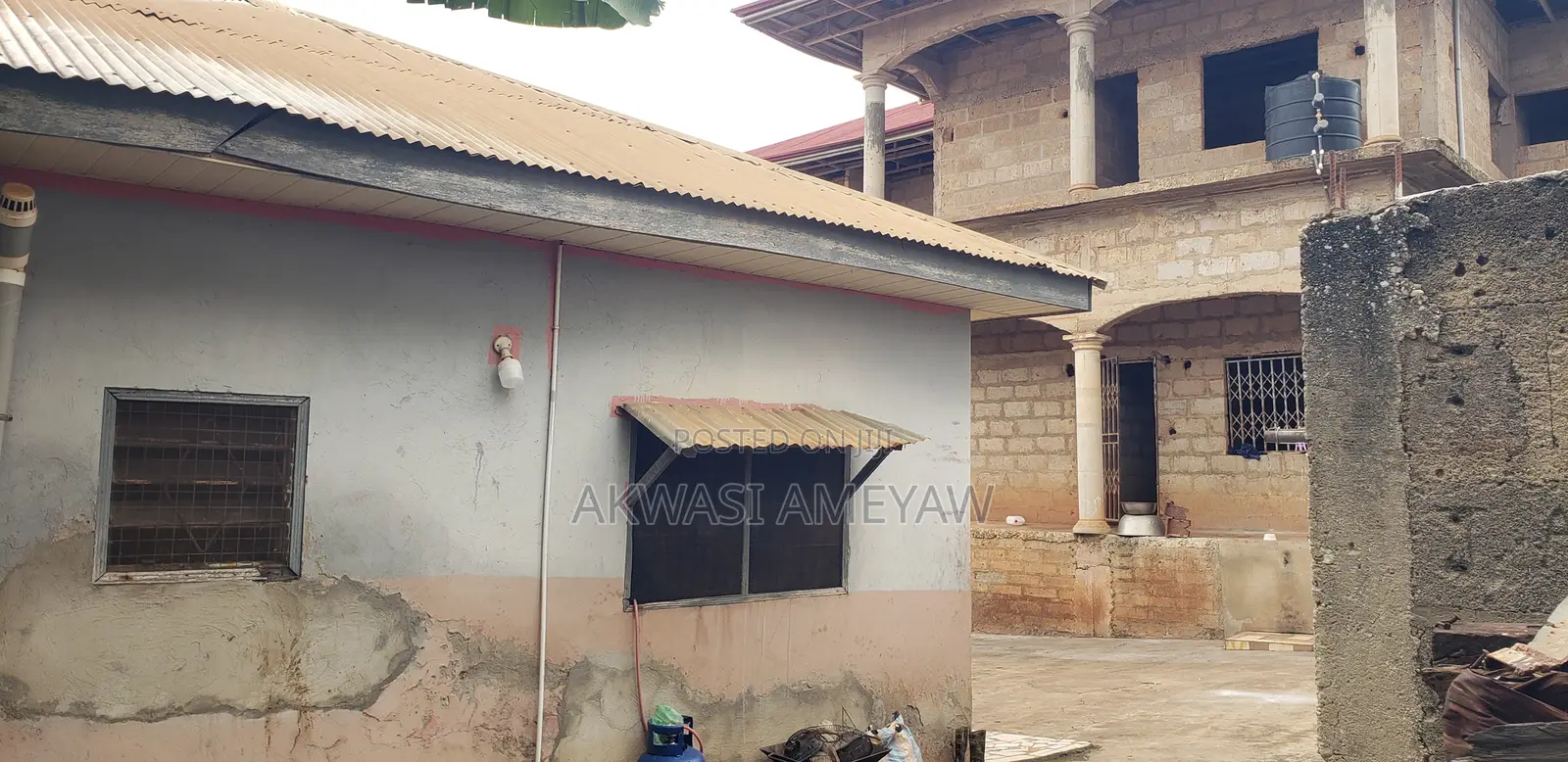 20bdrm Apartment in Atwima Kwanwoma for sale