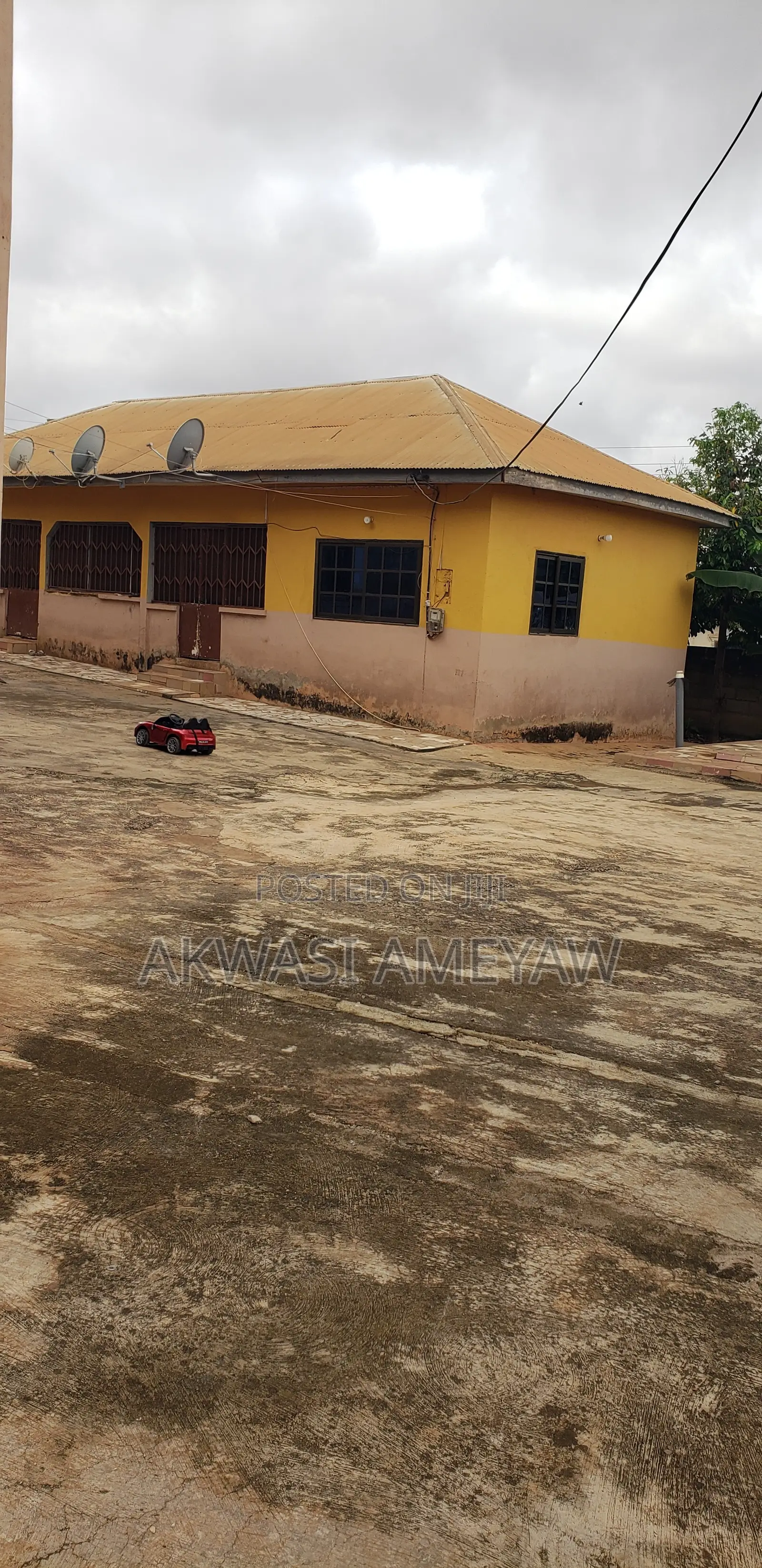 20bdrm Apartment in Atwima Kwanwoma for sale