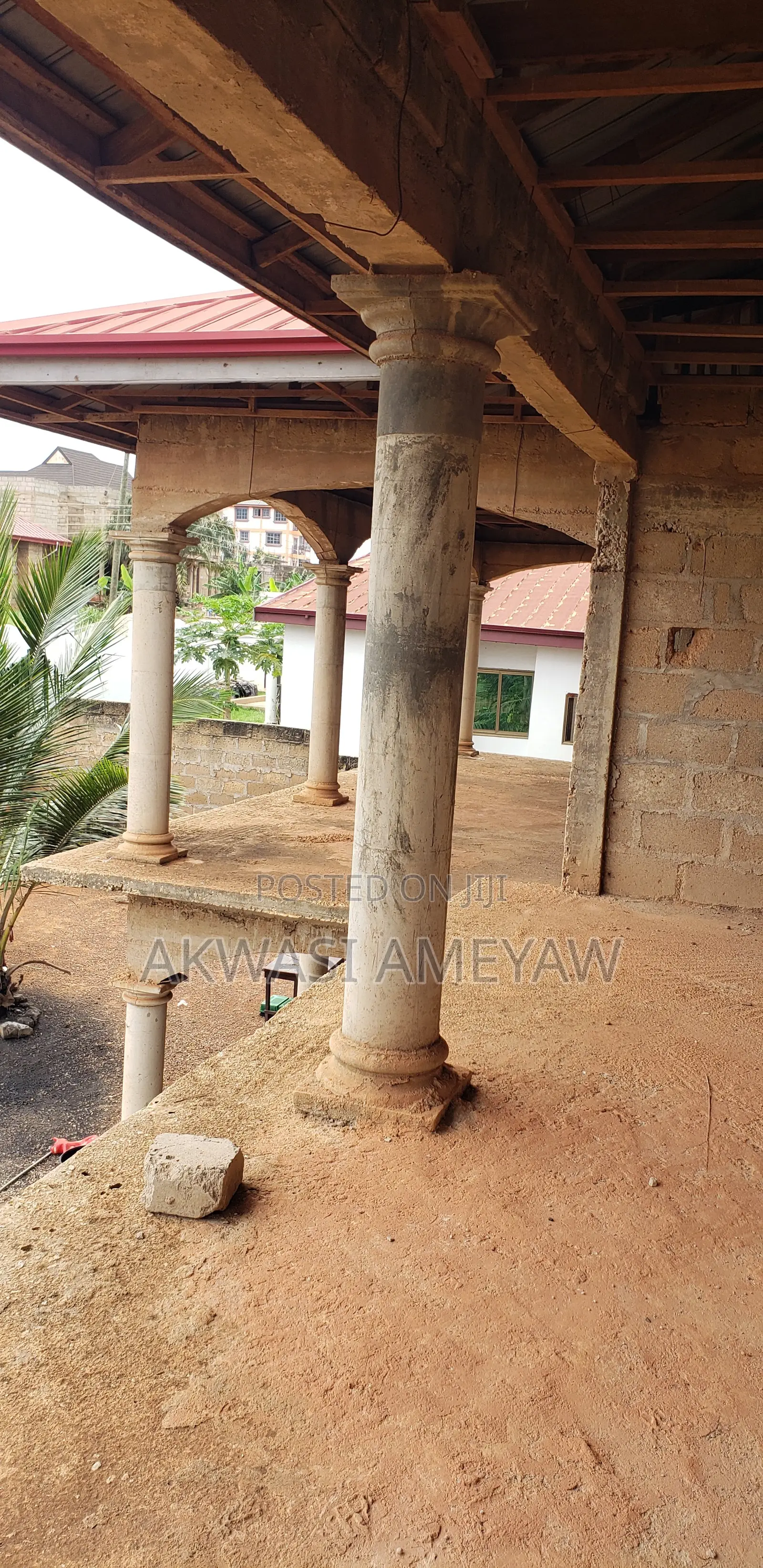 20bdrm Apartment in Atwima Kwanwoma for sale
