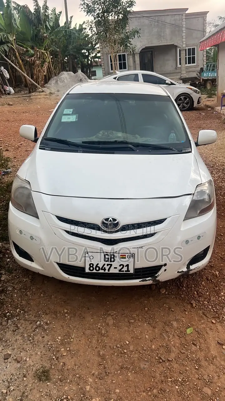 Toyota Yaris 2012 White