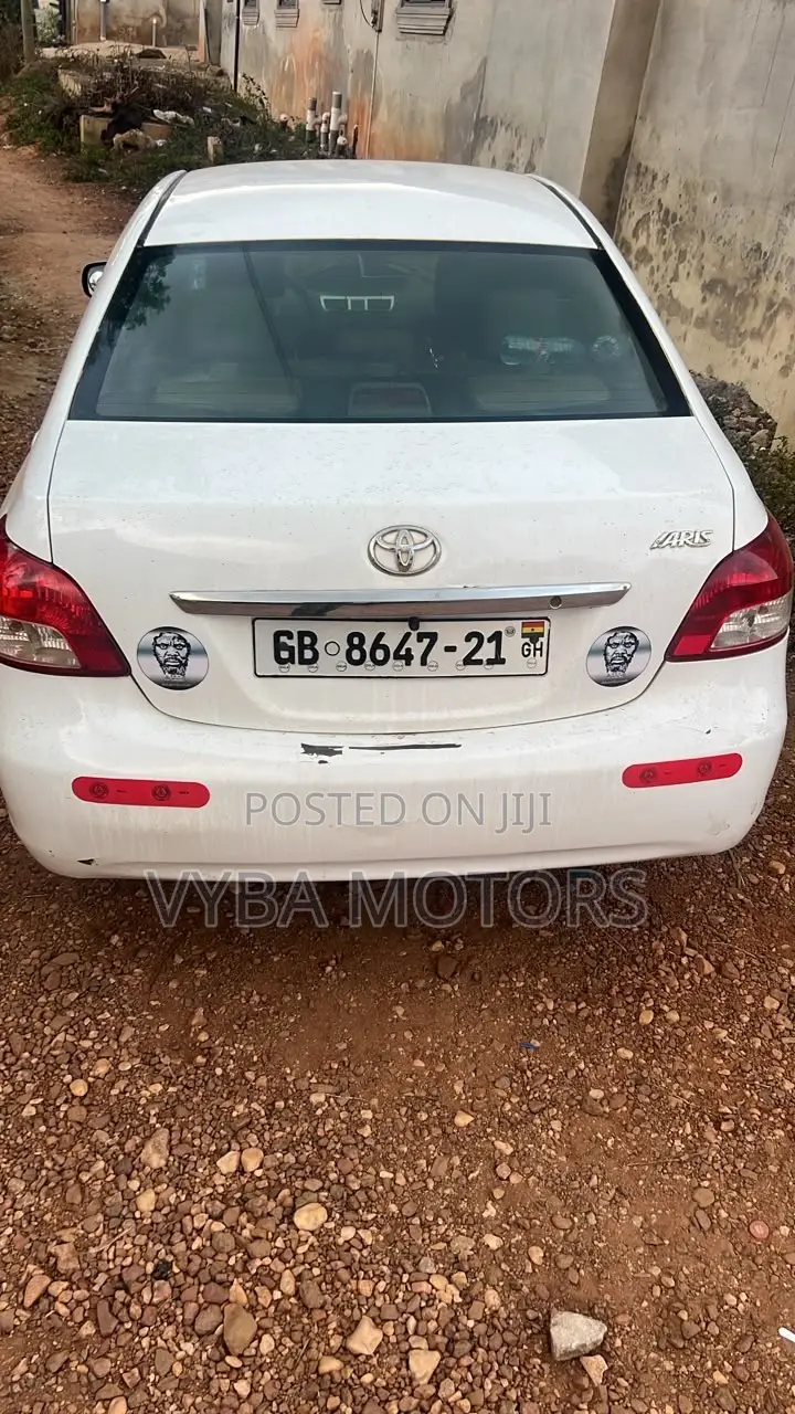 Toyota Yaris 2012 White