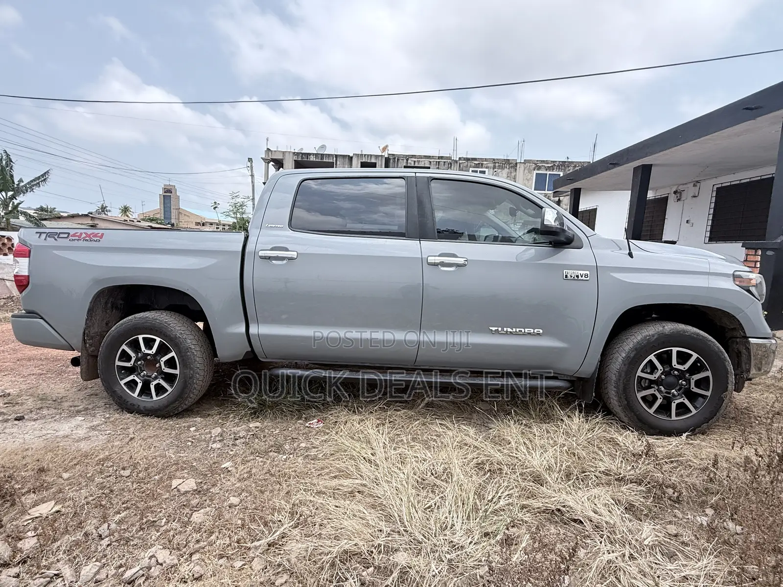 Toyota Tundra Limited 5.7L V8 4x4 Double Cab 6.6 ft. box 145.7 in. WB Gray