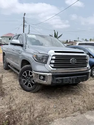 Toyota Tundra Limited 5.7L V8 4x4 Double Cab 6.6 ft. box 145.7 in. WB Gray