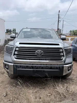 Toyota Tundra Limited 5.7L V8 4x4 Double Cab 6.6 ft. box 145.7 in. WB Gray