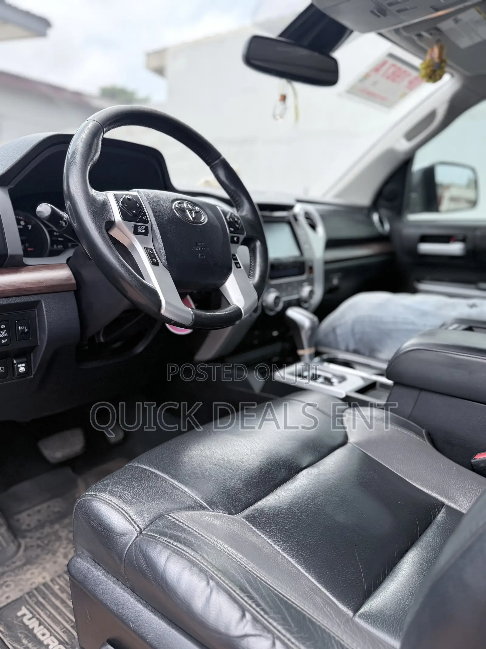 Toyota Tundra Limited 5.7L V8 4x4 Double Cab 6.6 ft. box 145.7 in. WB Gray