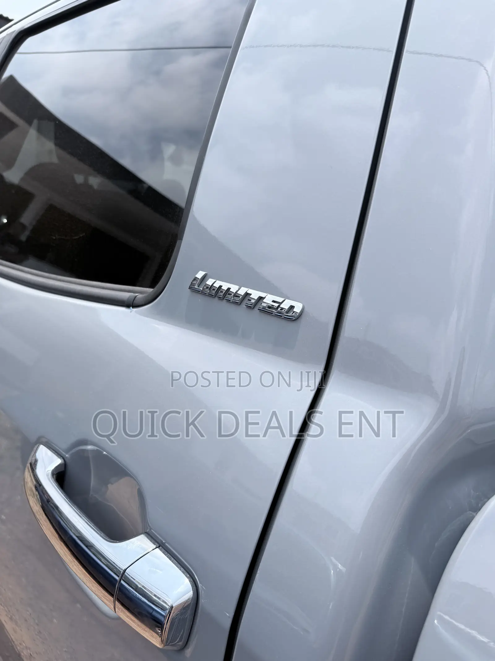 Toyota Tundra Limited 5.7L V8 4x4 Double Cab 6.6 ft. box 145.7 in. WB Gray