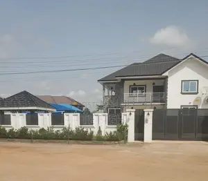 5bdrm House in Papao for sale